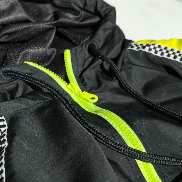 Retro 80s inspired windbreaker from Urban Outfitters - Picture 4 of 6